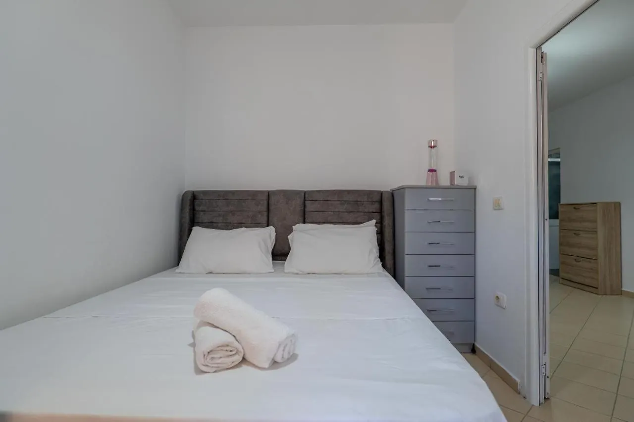 Vito Apartaments ساراندا 0*,  ألبانيا