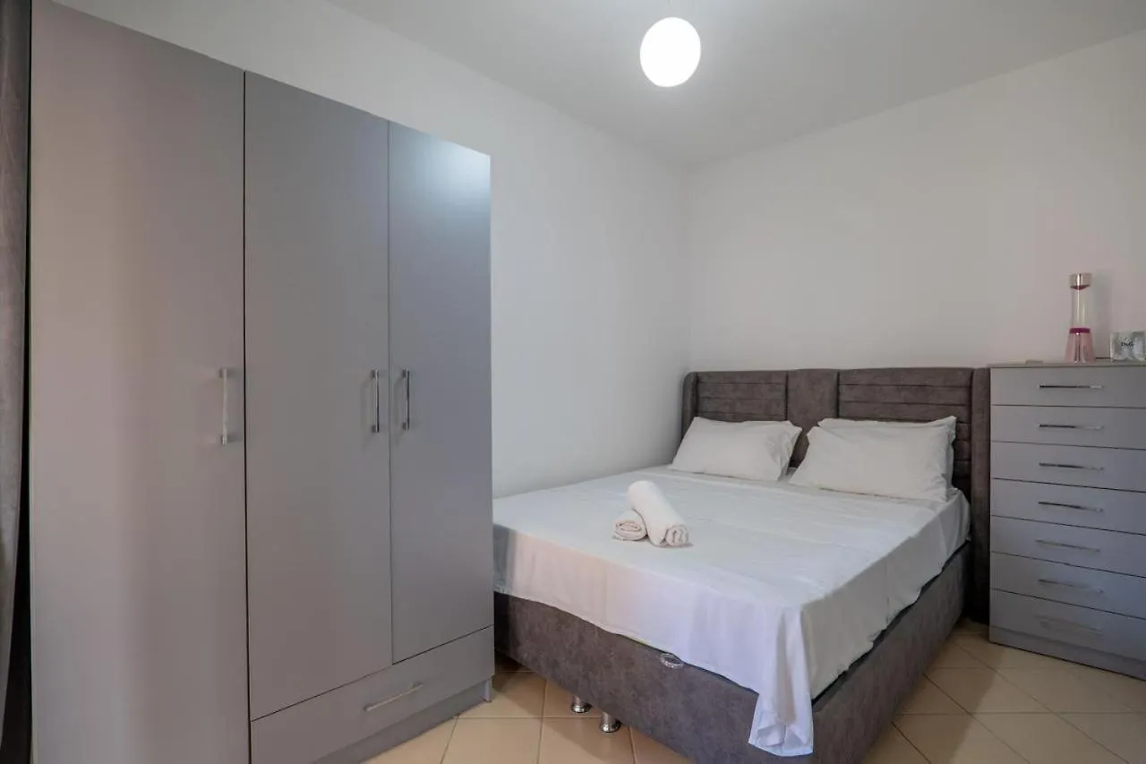Vito Apartaments ساراندا شقة